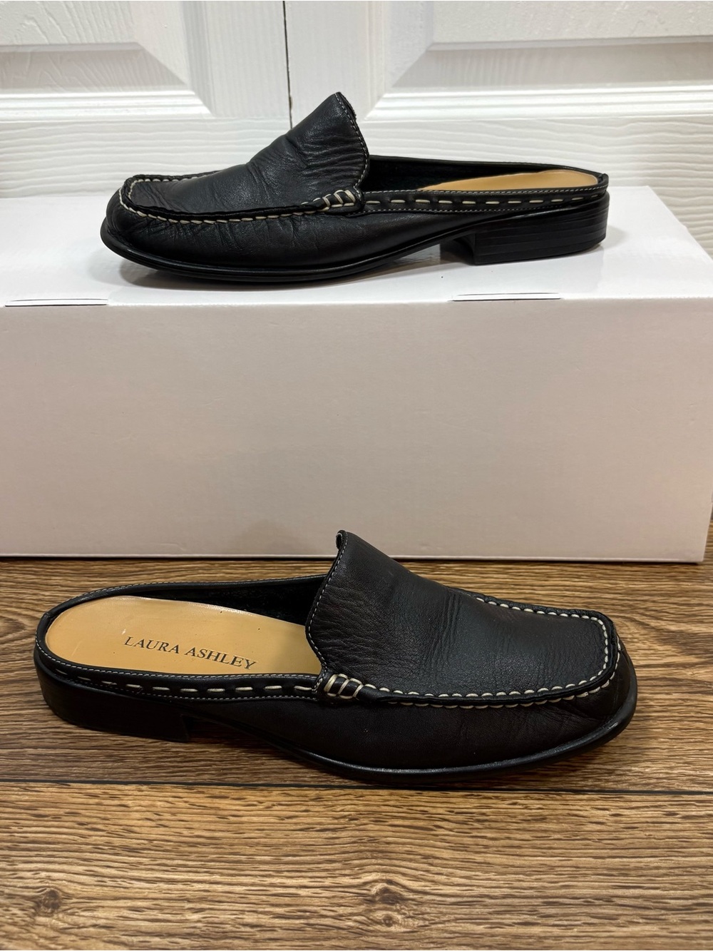 Laura Ashley Monty Black Leather Mule Loafers Flats Women’s 8.5 M